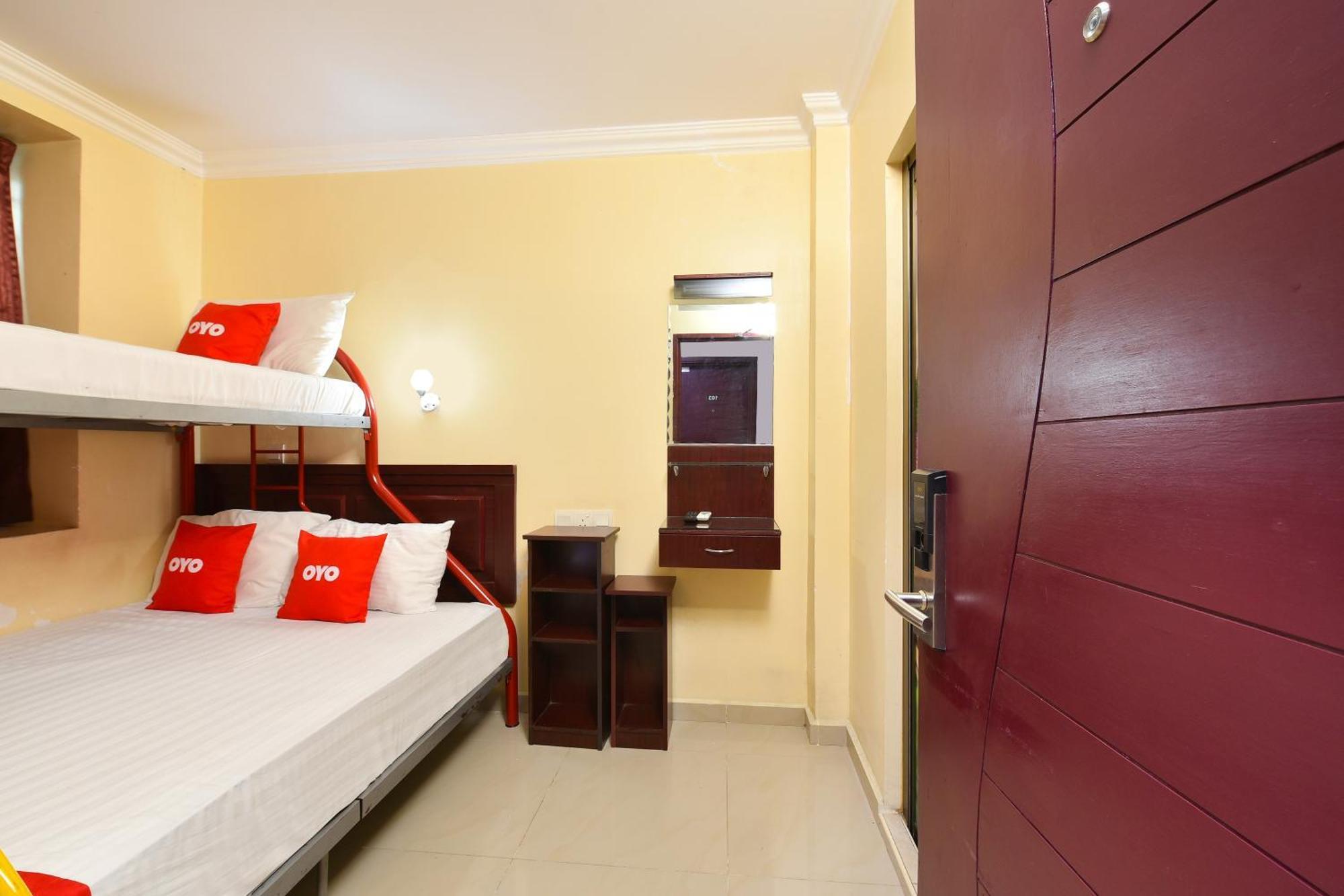Super Oyo 90562 J Hotel Pj 八打灵再也 外观 照片