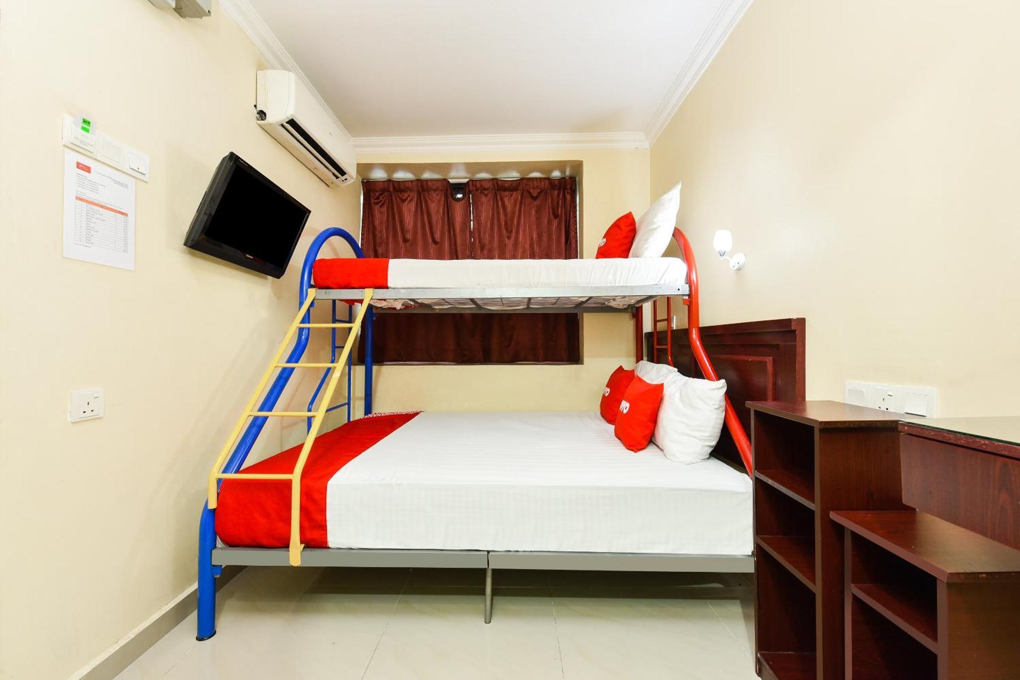 Super Oyo 90562 J Hotel Pj 八打灵再也 外观 照片