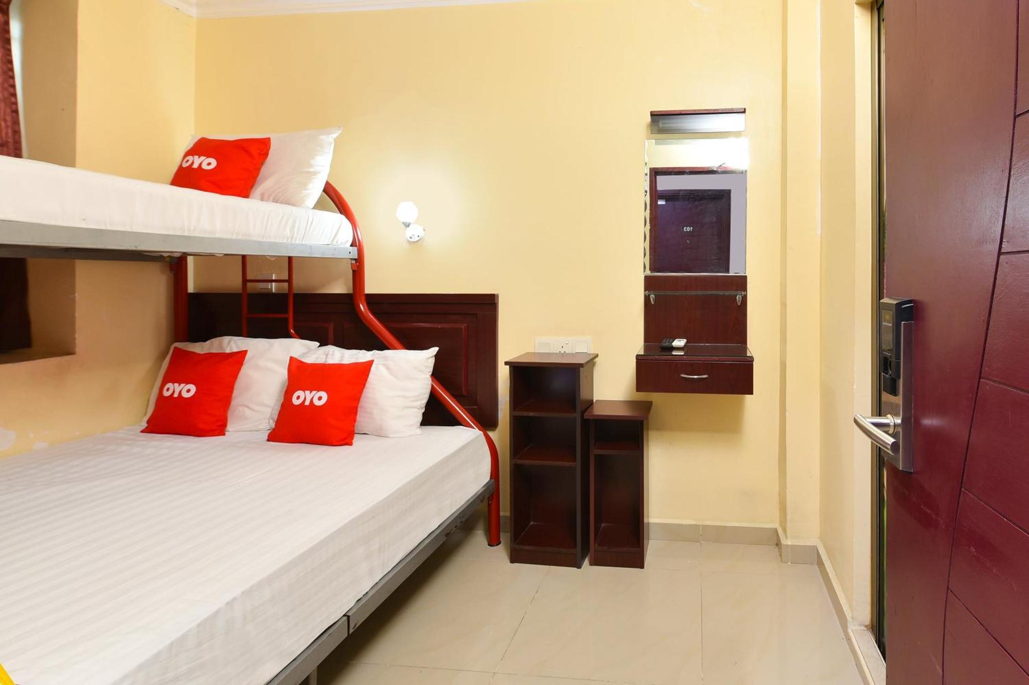 Super Oyo 90562 J Hotel Pj 八打灵再也 外观 照片