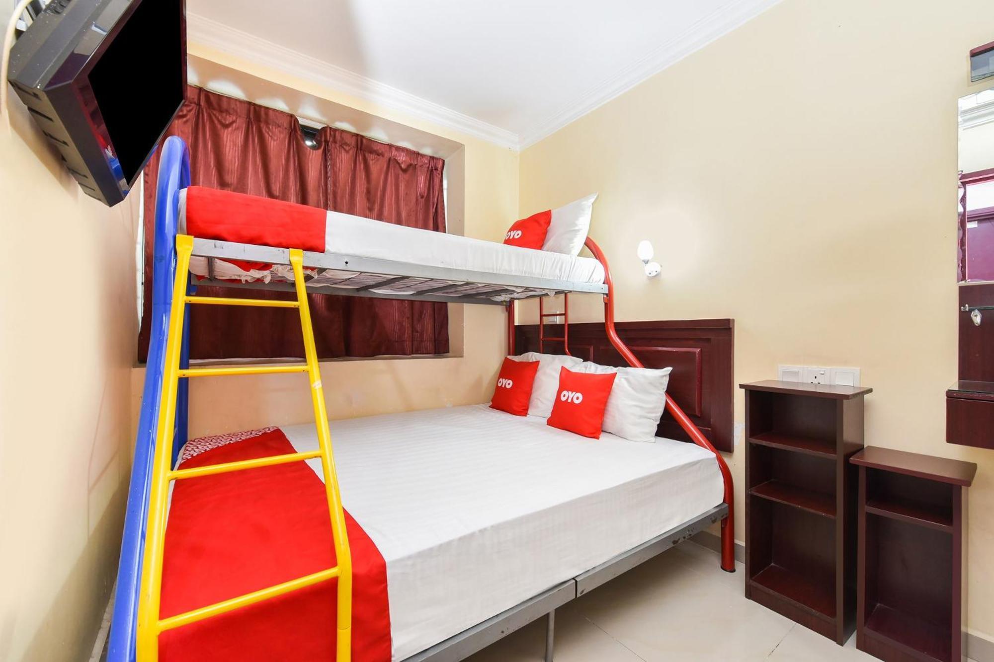 Super Oyo 90562 J Hotel Pj 八打灵再也 外观 照片