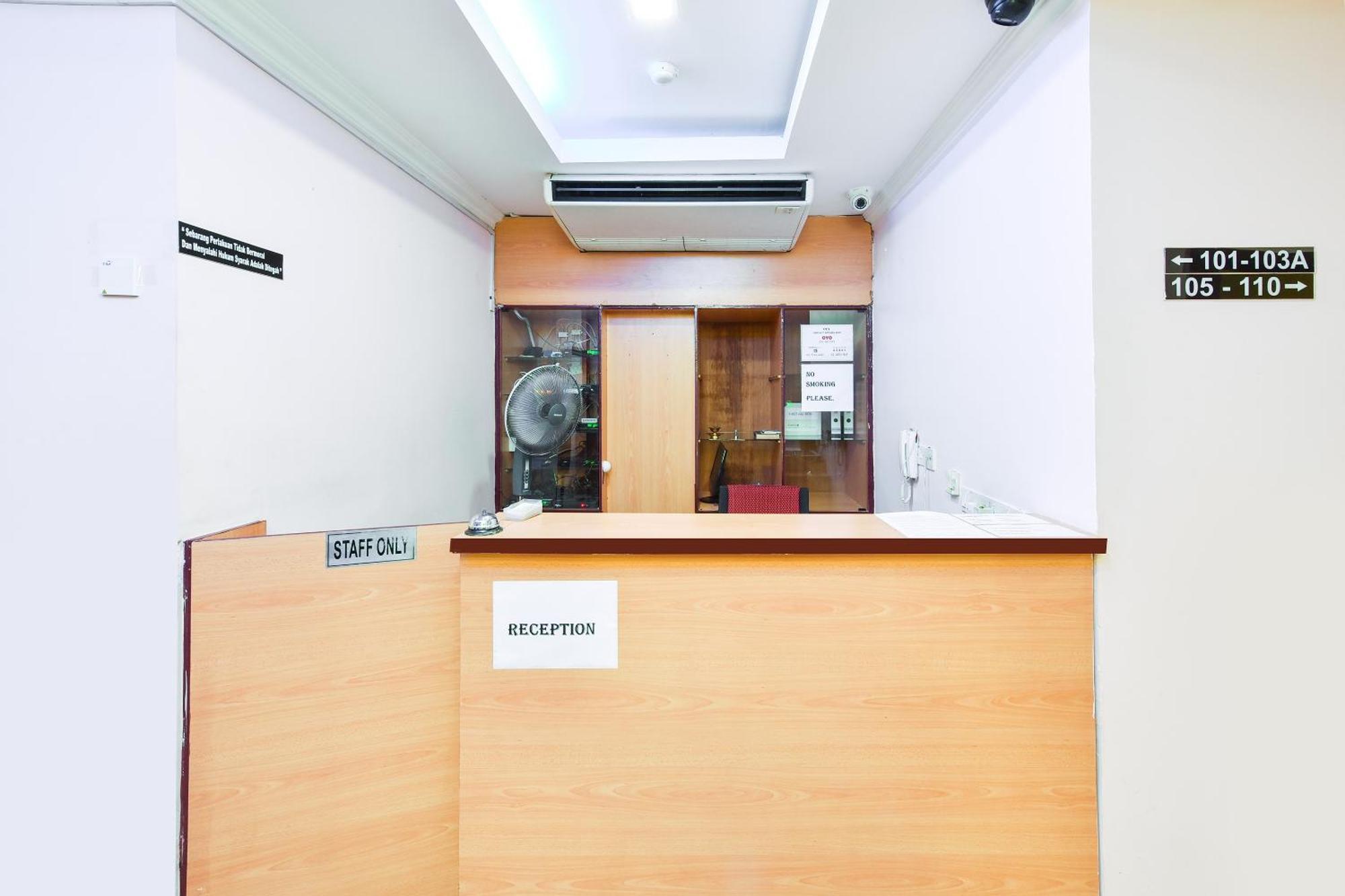 Super Oyo 90562 J Hotel Pj 八打灵再也 外观 照片
