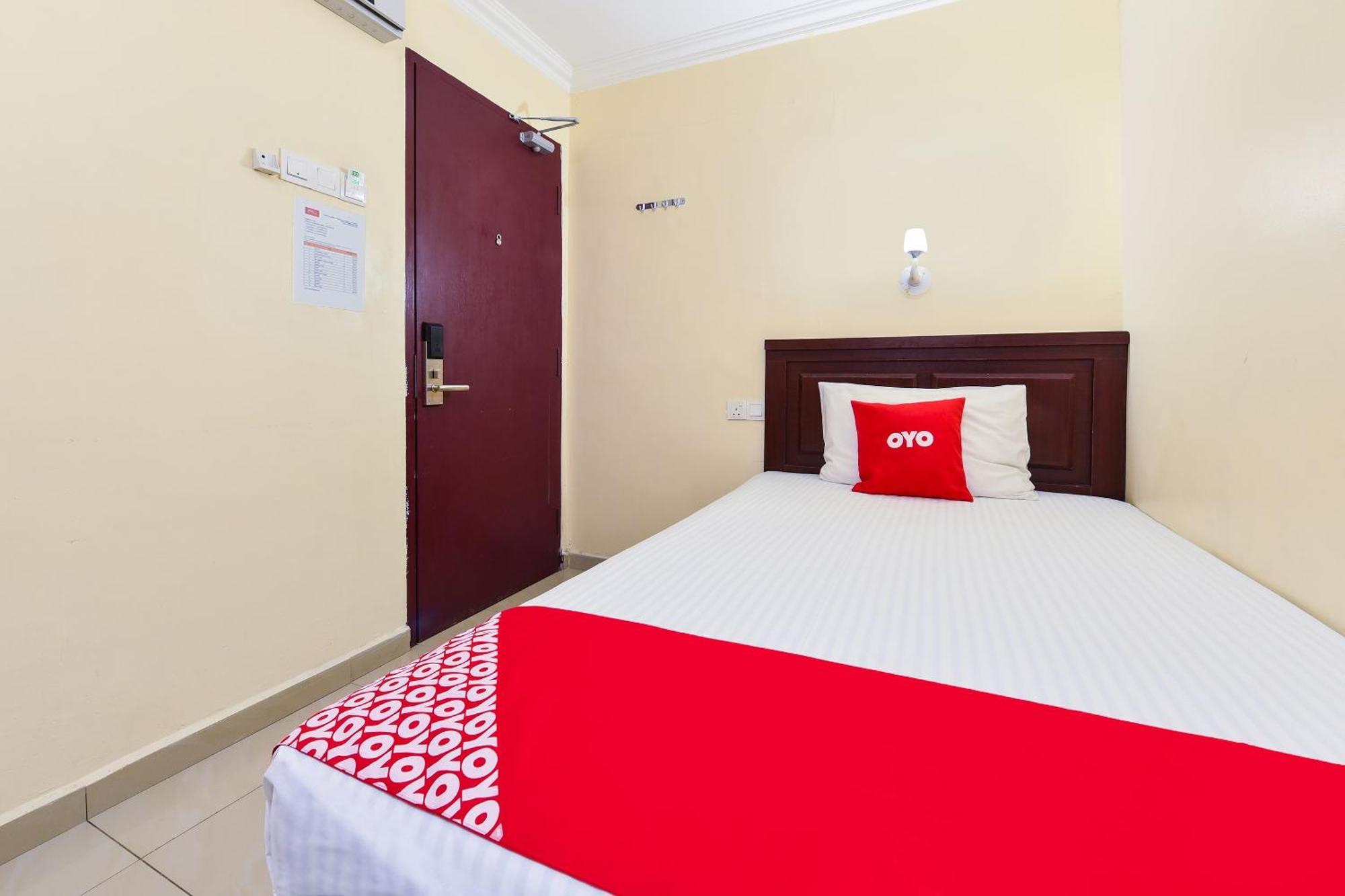 Super Oyo 90562 J Hotel Pj 八打灵再也 外观 照片