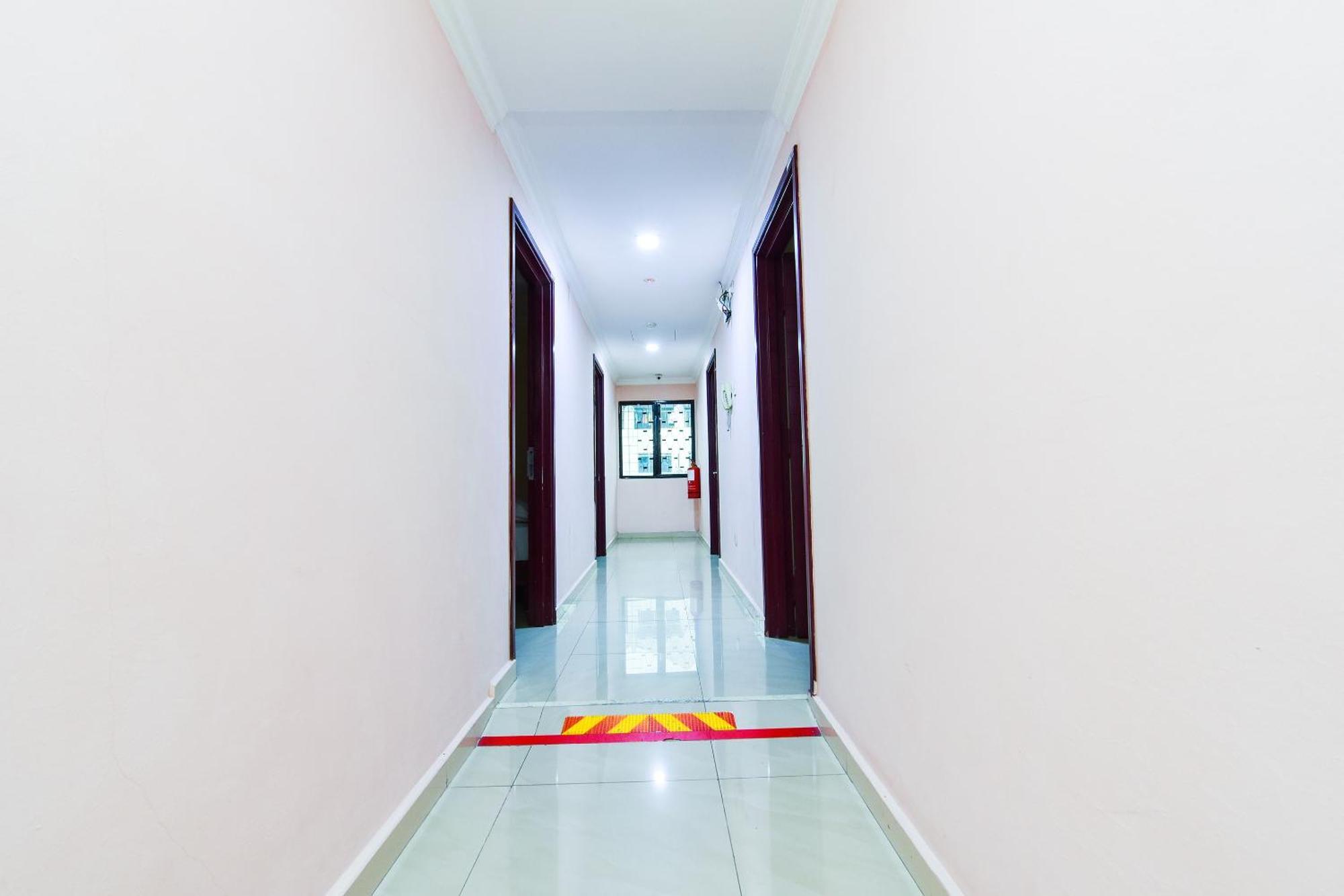 Super Oyo 90562 J Hotel Pj 八打灵再也 外观 照片