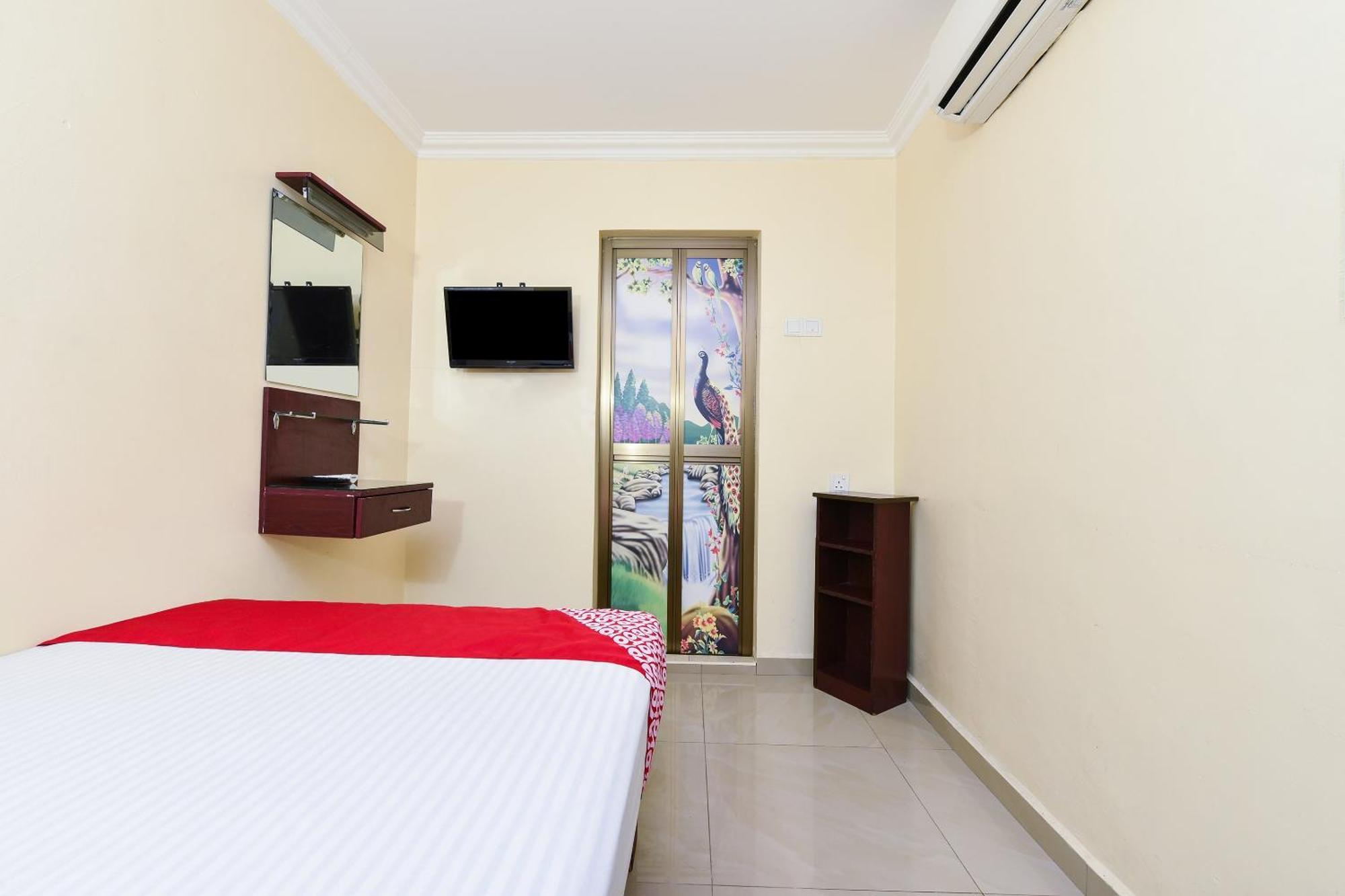Super Oyo 90562 J Hotel Pj 八打灵再也 外观 照片